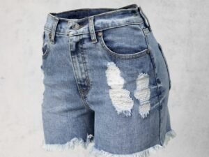 2206 Mom Short Bleanch