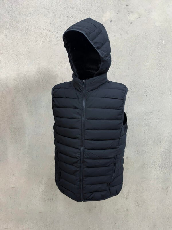 Chaleco capitonado con capucha